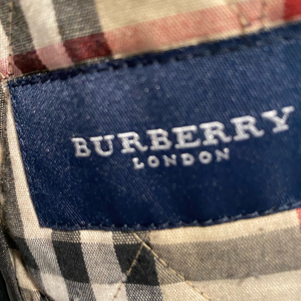 Authentic Burberry jacket size small - Picture 4 of 4